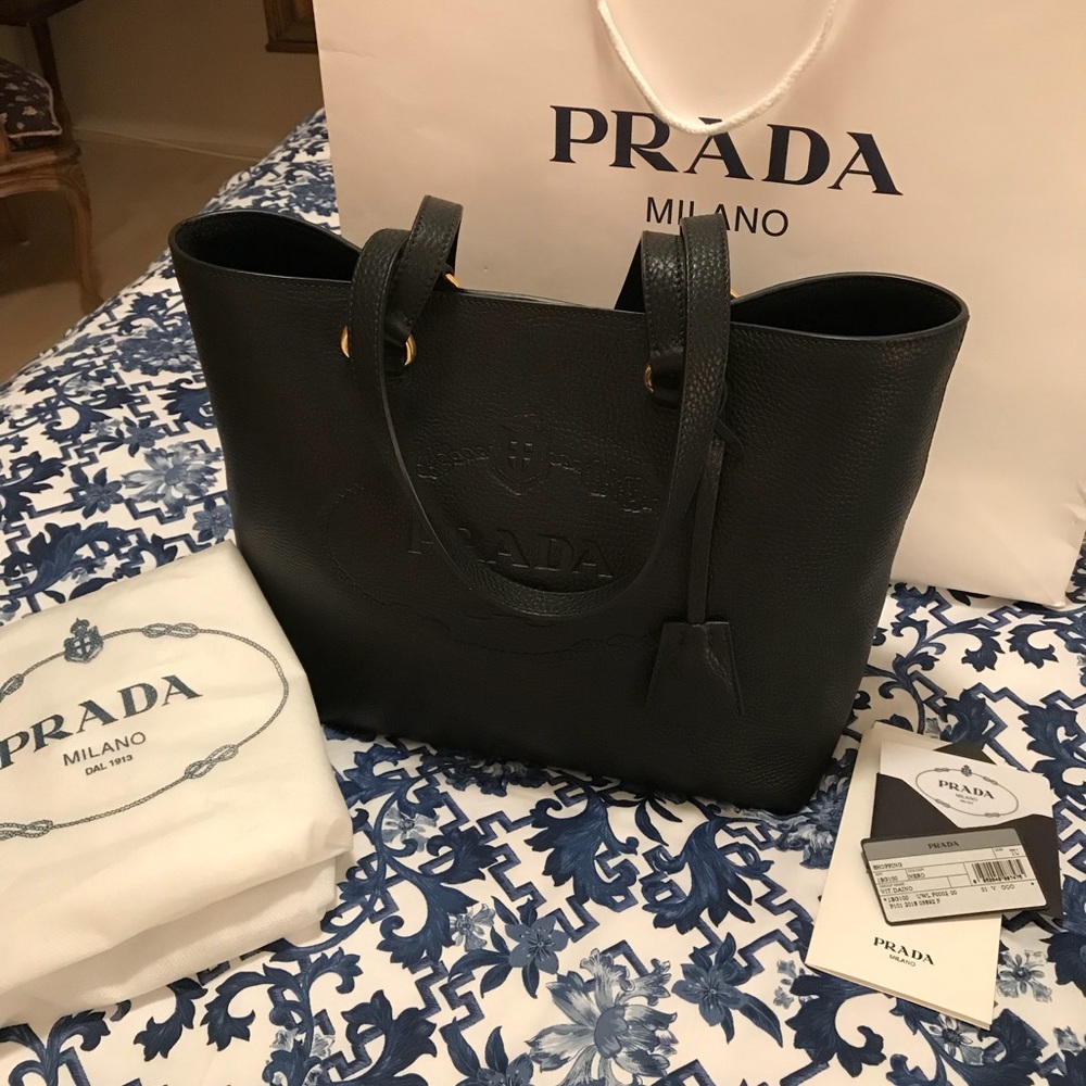 💯AUTH PRADA BLACK LEATHER BAG NWT